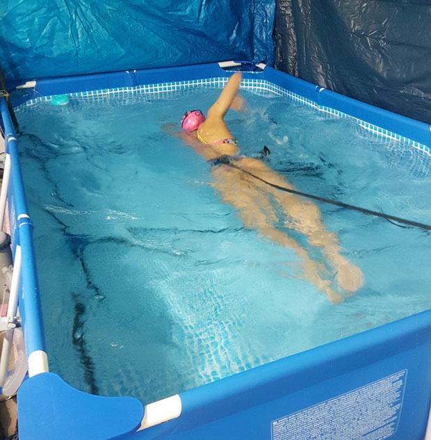 Ања Цревар, најбоља српска пливачица, у необичним условима одржава форму: Снови о финалу из дечјег базена